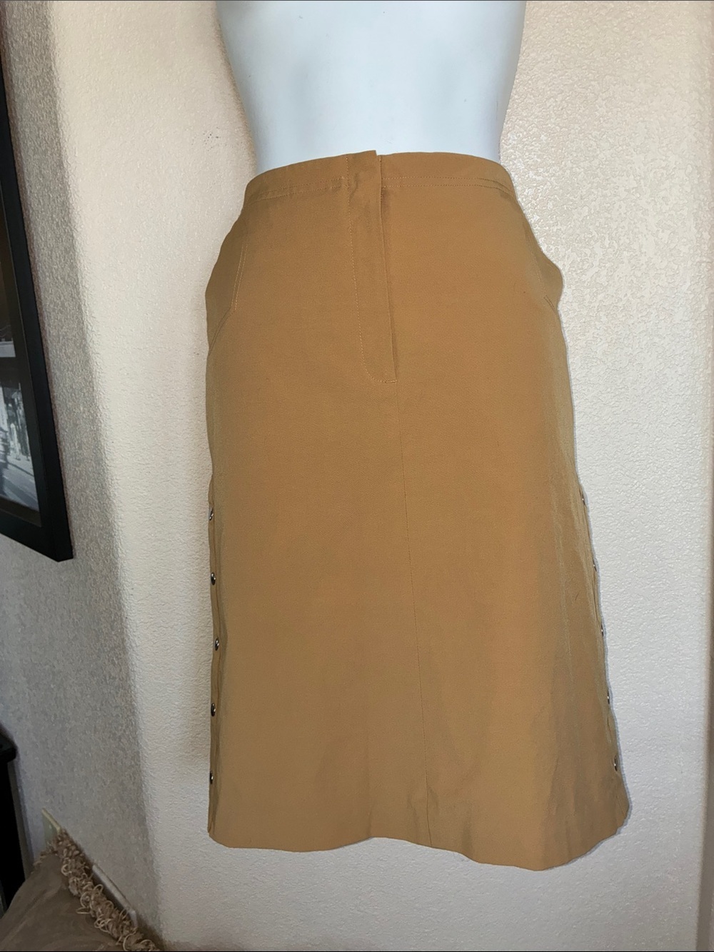 Que Skirt, Women's 10, Tan, Silver Snaps on side slits, zip front, pockets. EUC - Picture 4 of 16